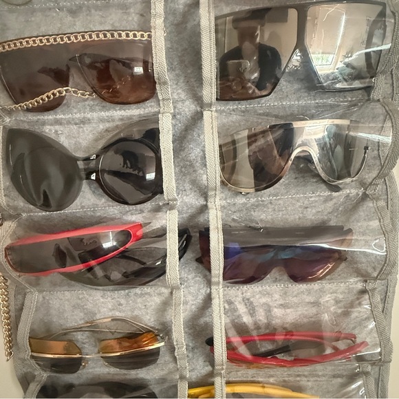 Multiple unique sunglasses - Picture 3 of 4